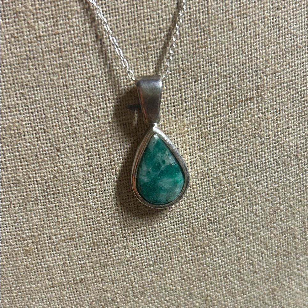 Sterling Silver Teardrop Pendant Necklaceโ with Emerald-Green Stone